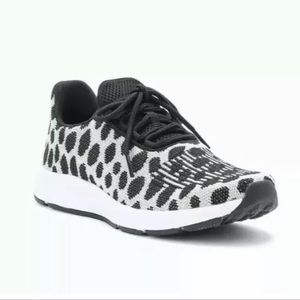 Athletic works viral snow leopard print memory foam slip on sneakers used